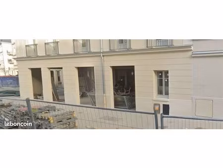 boutique 271 m² pontoise