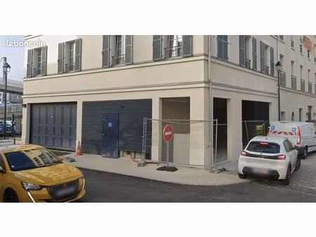 boutique 84 m² pontoise