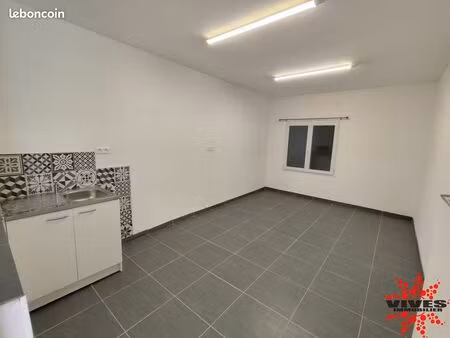 local commercial 15 m² servian