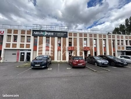 local d'activité 815 m²