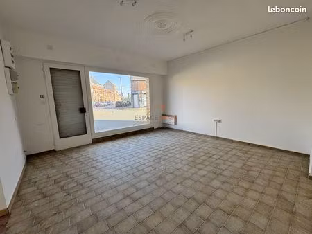 local commercial 53 m² wallers