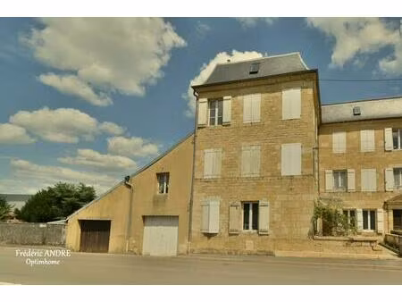 grande maison familiale avec jardin  garages et beaux volumes  l'ensemble sur 2269 m² de..