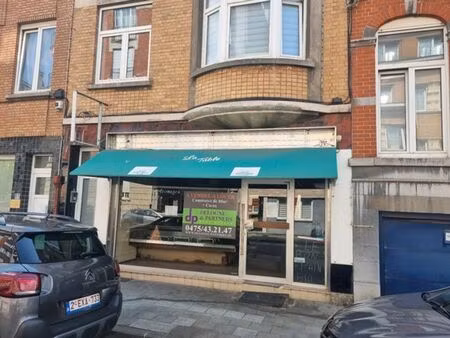 belle surface commerciale de 80 m² + cour de 41 m²