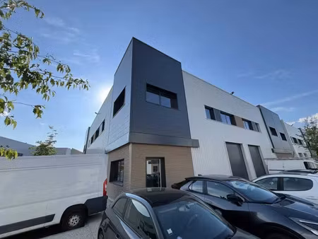 à louer : local d'activités neuf à la tour de salvagny