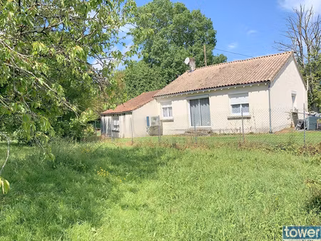 aujac 17770 - maison 4 pièces de plain-pied de 130 m² sur 4000 m² de terrain env.