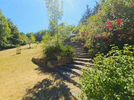 villa privée et piscine sur 5600m² avec vues