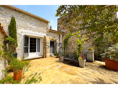 à vendre - maison de village atypique avec grande terrasse