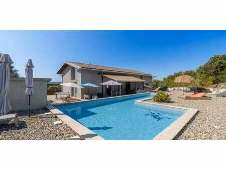 maison contemporaine avec piscine et jardin ginasservis (83)