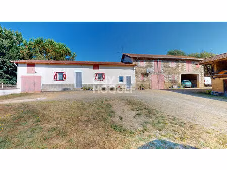 a vendre : authentique corps de ferme avec dépendances et terrain de 4 9 ha