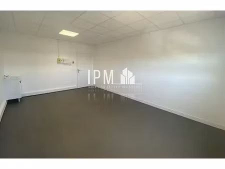 a louer bureau de 25 m² - 13800 istres
