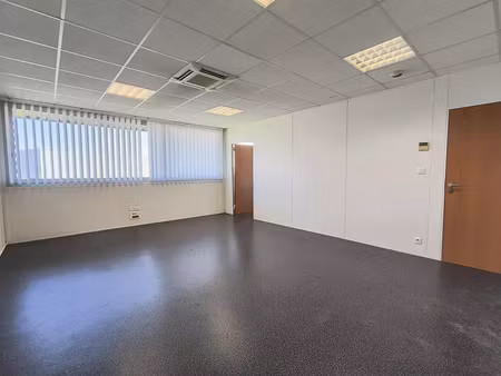 location bureau 1 pièce 240 m² à montauban (82000)