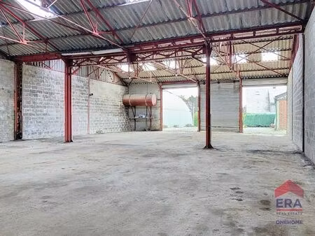 hall de stockage 243 m2 à louer au centre de havelange