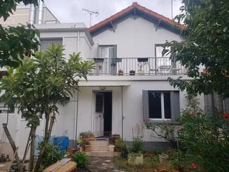 location appartement 1 pièce 9 m² à neuilly-plaisance (93360)