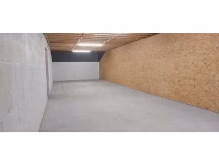 entrepôt de 87.5m2 à 1435 mont-saint-guibert