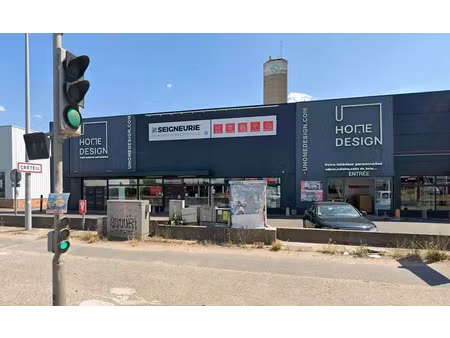 local commercial à louer carrefour pompadour