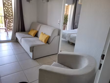 location meublée appartement 3 pièces 48 m² à remoulins (30210)  720 €