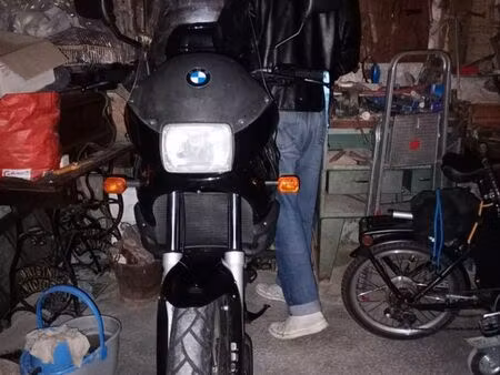 emplacement moto dans garage fermé 2ou3 roues/petite remorque