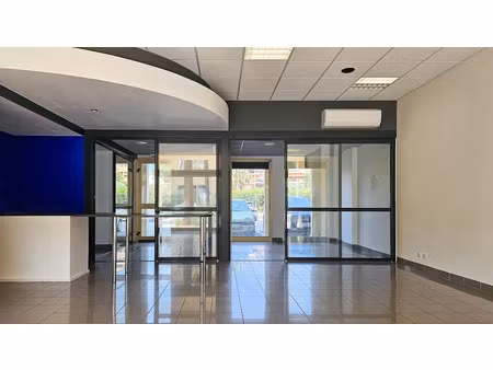 location locaux professionnels 83 m² à hyeres (83400)  1 670 €