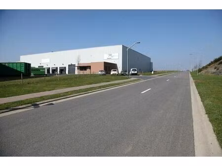 hall logistique de 1.500 m² à louer