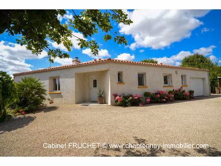 jolie maison de plain-pied dans bel environnement