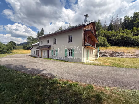 ferme rénovée avec goût à mijoux  en exclusivité.