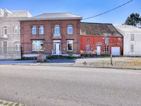 maison à rafraîchir avec dépendances