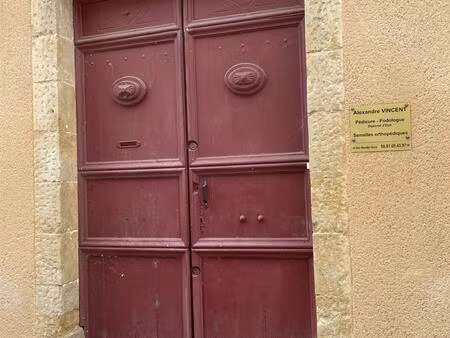 immeuble avec cabinet loué  appartement à restaurer et cour intérieur sympa