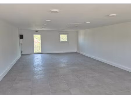 location bureau 67 m² à saint-cannat (13760)