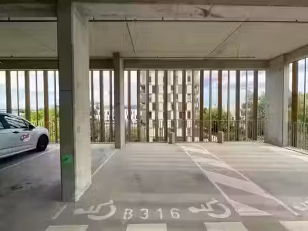 place dans un garage collectif de 0 pièces principales