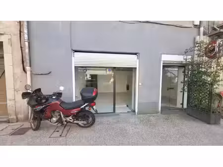 local commercial à louer.
