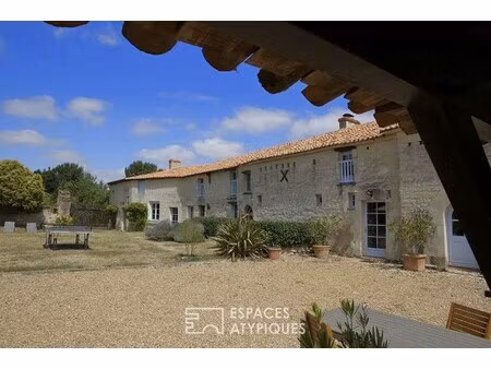 maison de luxe à vendre à vaudelnay