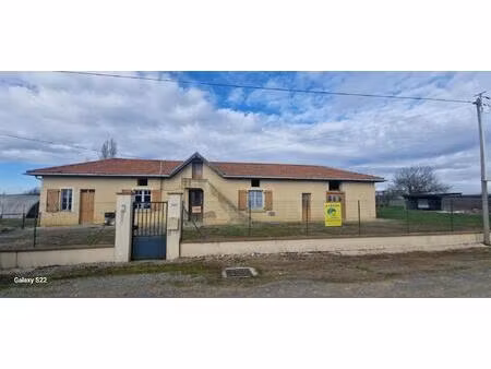 proporété rurale de 3 9 hectares avec ferme à renover- canton aurignac