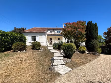 segonzac - maison 5 chambres jardin et garage en sous - sol