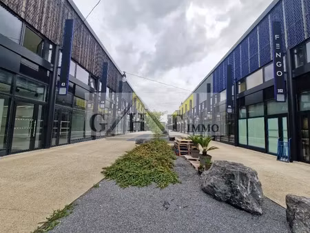 a vendre 593 m² entrepot bureaux a tremblay en france
