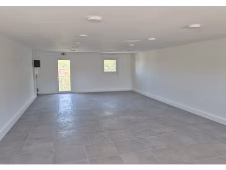 location locaux professionnels 67 m² à saint-cannat (13760)  1 078 €