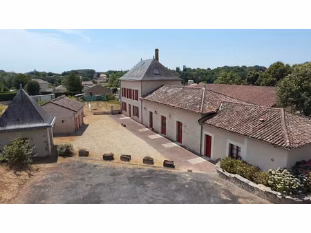 maison 9 pièces 289 m² à vendre / acheter vaux 86700 ? | era immobilier