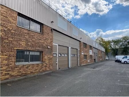 location local d'activités lisses 226 m²