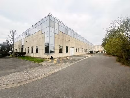 vente local d'activités chilly mazarin 3 837 m²