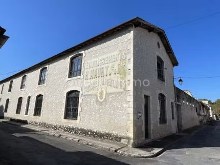 ensemble immobilier composé de 5 logements loués avec sa terrasse  garage et cour commune 