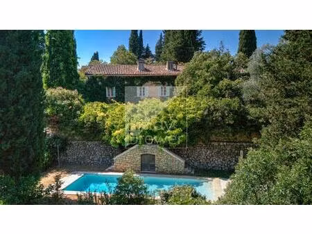 villa d'exception à valbonne avec piscine
