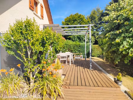 maison lumineuse dans lotissement au calme