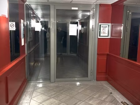 investissez à vinassan : t2 loué  rentabilité immédiate dans une résidence avec piscine !