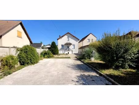 maison d'habitation de 99 m² sur terrain de 674 m²