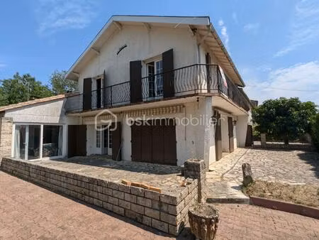 maison traditionnelle de 250 m² à saint-pey-d'armens