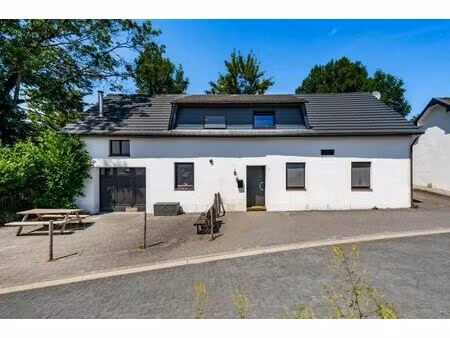 belle maison dans un endroit calme à amel - idéal comme