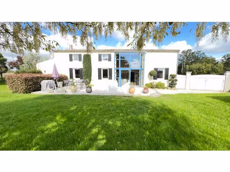 vente maison 6 pièces  190.00m²  balanzac