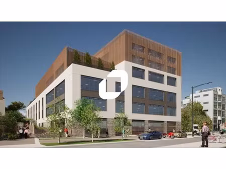 a louer  batiment polyvalent avec acces direct a l'a86