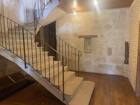 maison d'architecte avec un appartement  jardin et piscine.