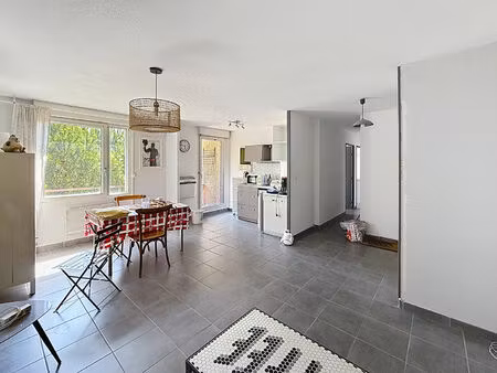 appartement t3 recent a vendre a avignon tres proche remparts