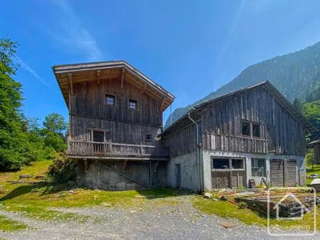 chalet de charme rénové écologiquement avec grange  jardin et vues  dans un hameau calme p